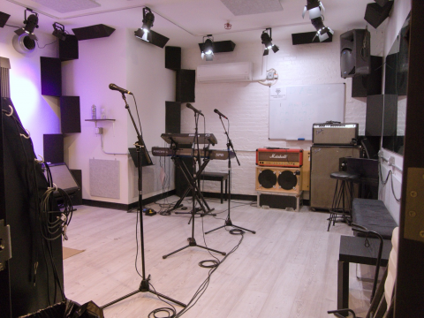 Deluxe Studio 8