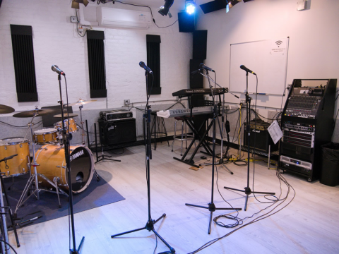Deluxe Studio 4